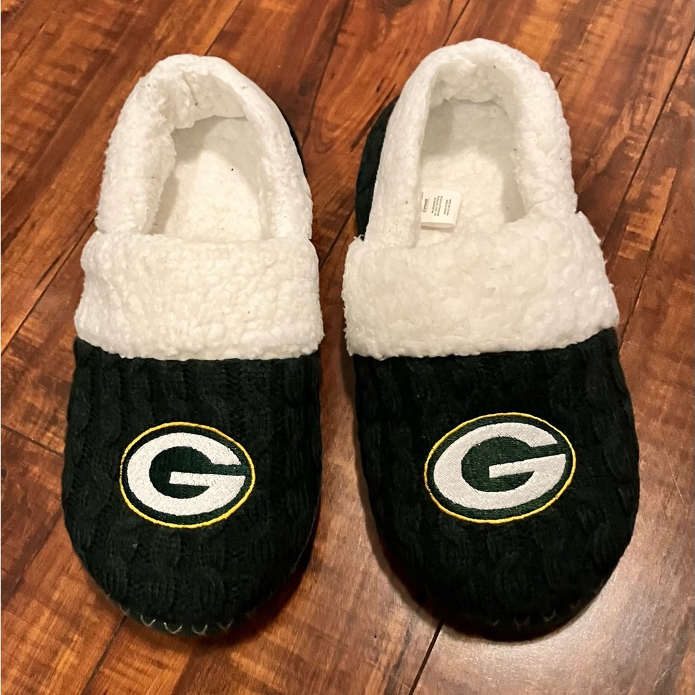 Women’s Green Bay Packers stitched logo slippers